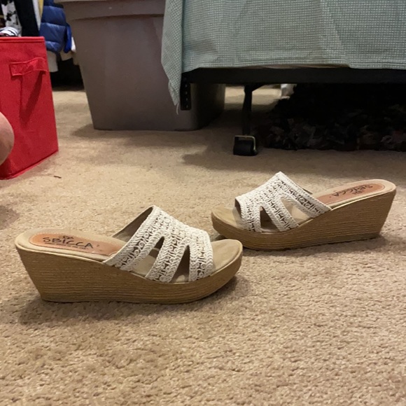 SBICCA WOVEN ESPADRILLE WEDGES - Picture 2 of 4